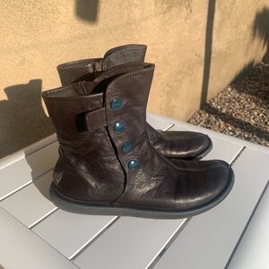 Camper Boots leather dark brown with teal buttons size 10-11 ( European 41)